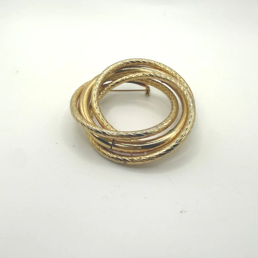 Vintage‎ Circle Brooch Women Gold Textured Interlocking Triple Ring Pin unsigned